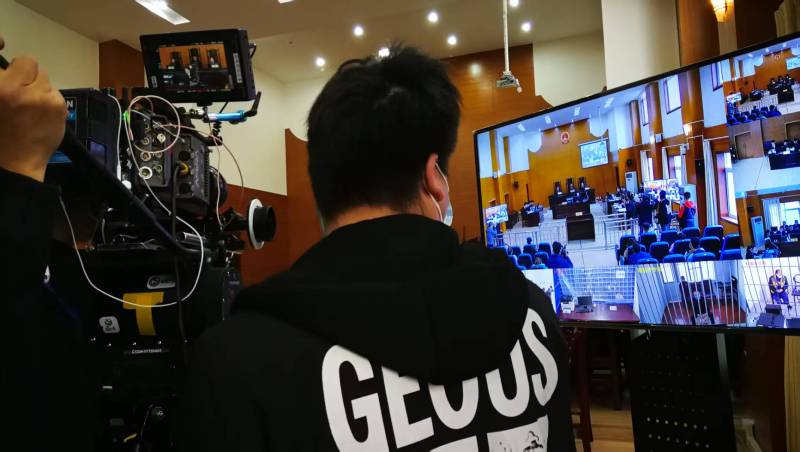 AI生成VS人工创意——嘉善县广告片拍摄公司的技术浪漫主义实践
